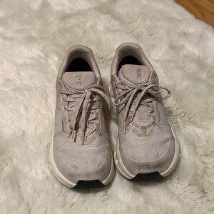 On Cloud women’s Running Waterproof Gym Shoe